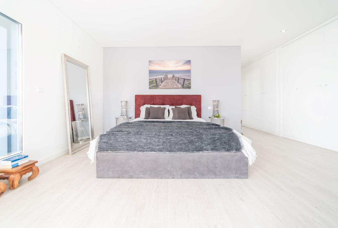 Luxury 4 bedroom holiday villa with private pool in Lisbon & coast Portugal (PV3040)