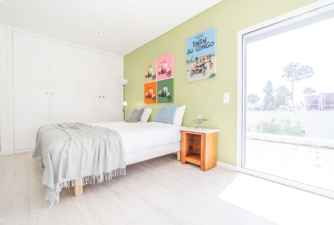 Luxury 4 bedroom holiday villa with private pool in Lisbon & coast Portugal (PV3040)