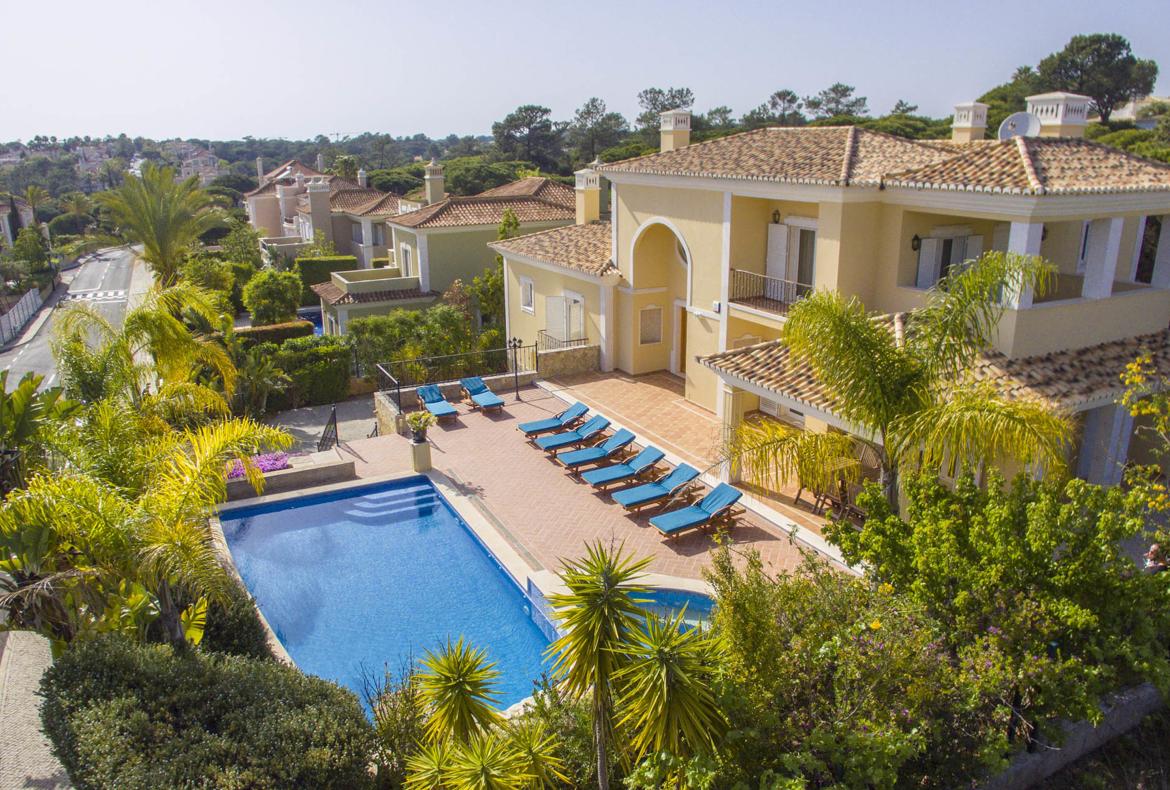 Luxury 4 bedroom holiday villa with private pool in Algarve Portugal (PV452)
