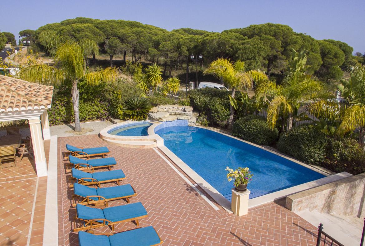 Luxury 4 bedroom holiday villa with private pool in Algarve Portugal (PV452)