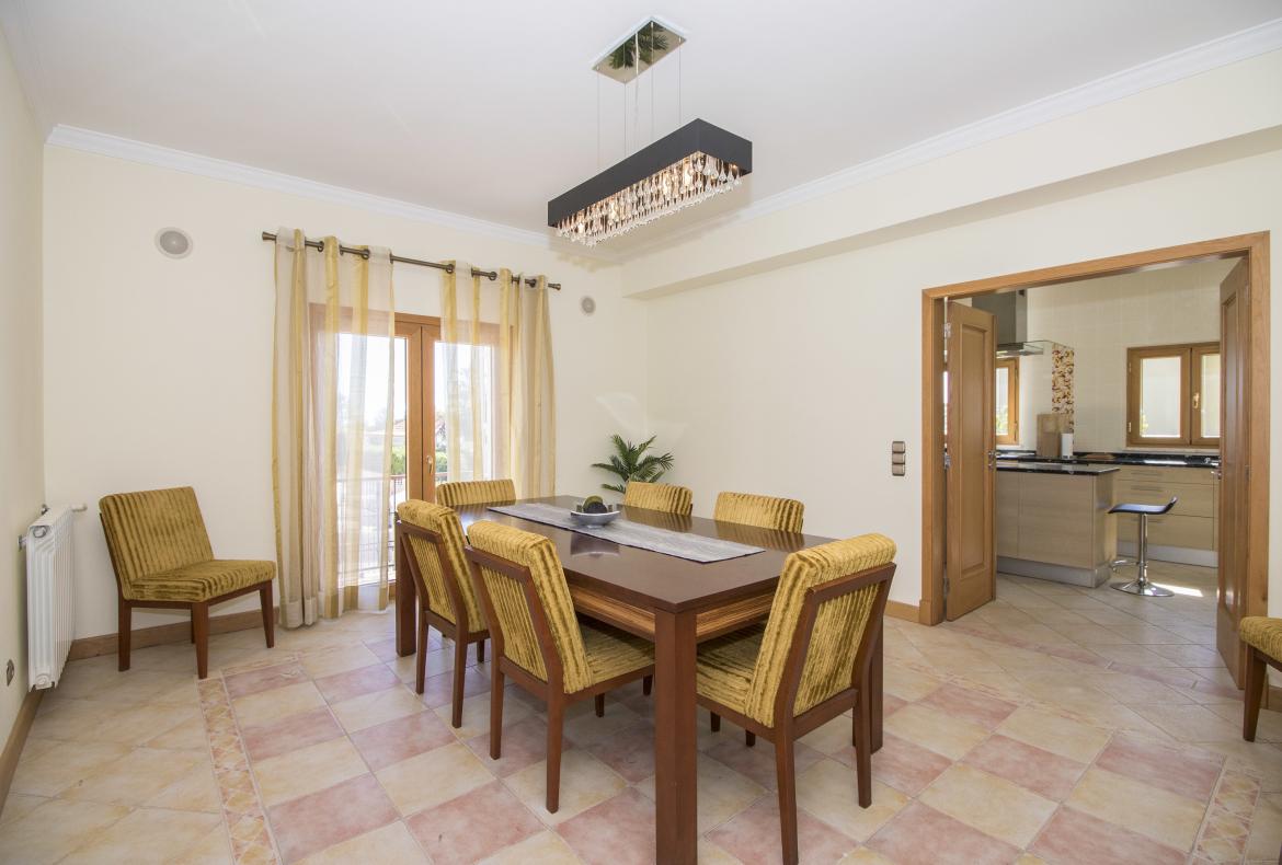 Luxury 4 bedroom holiday villa with private pool in Algarve Portugal (PV452)