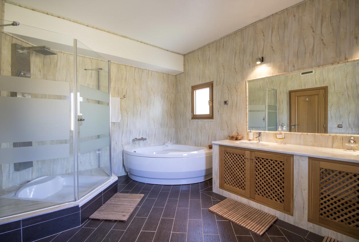 Luxury 4 bedroom holiday villa with private pool in Algarve Portugal (PV452)