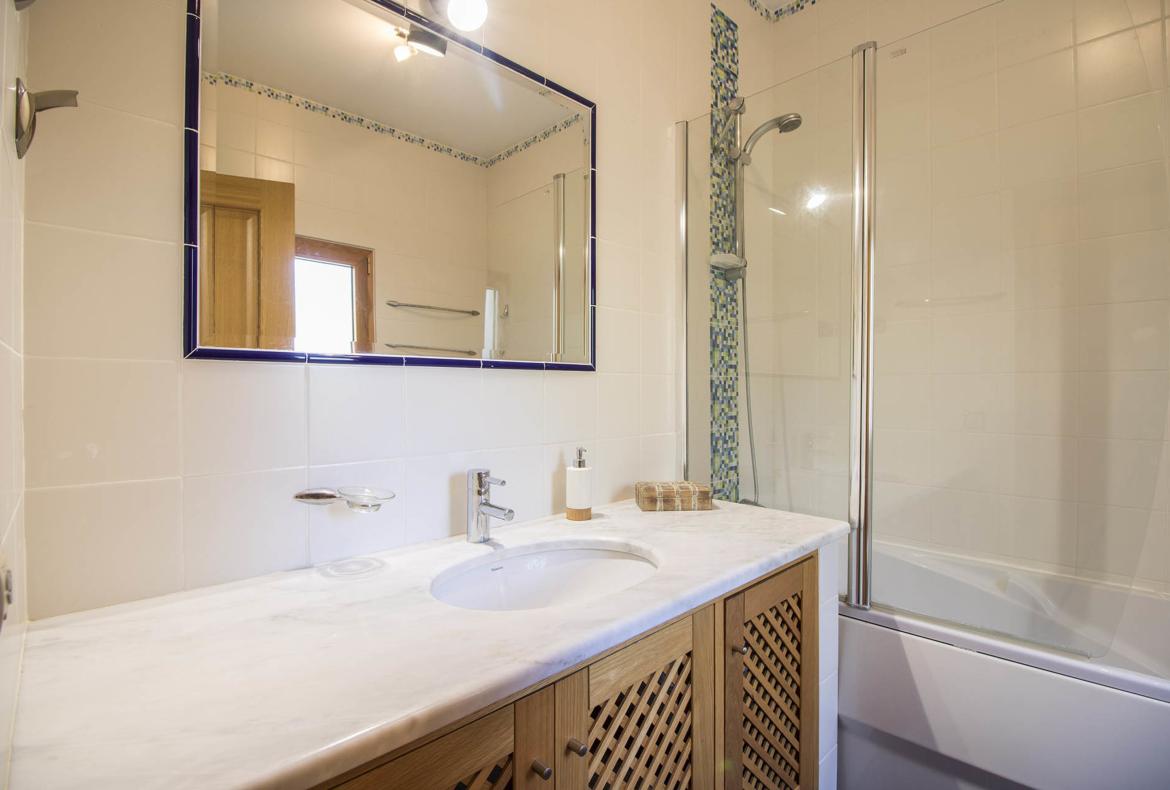 Luxury 4 bedroom holiday villa with private pool in Algarve Portugal (PV452)