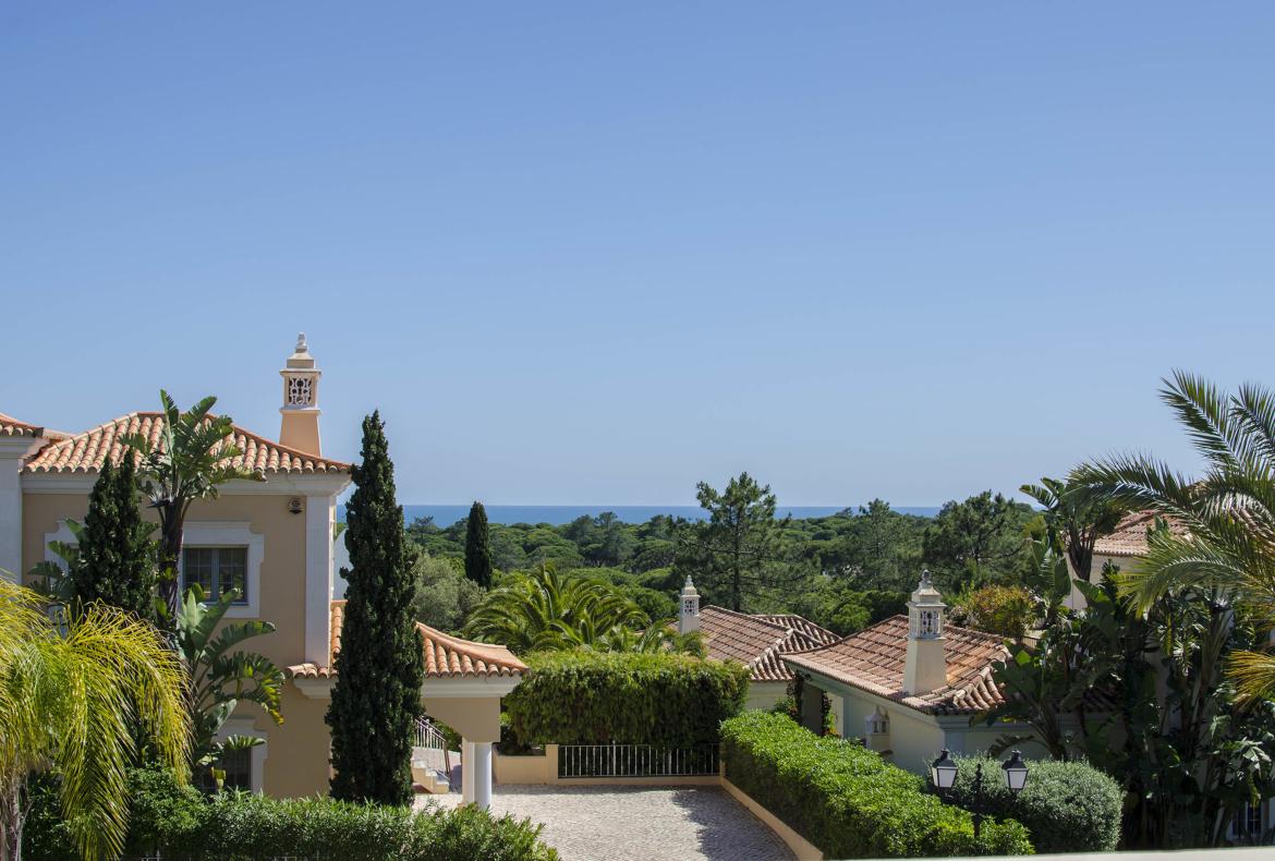 Luxury 4 bedroom holiday villa with private pool in Algarve Portugal (PV452)