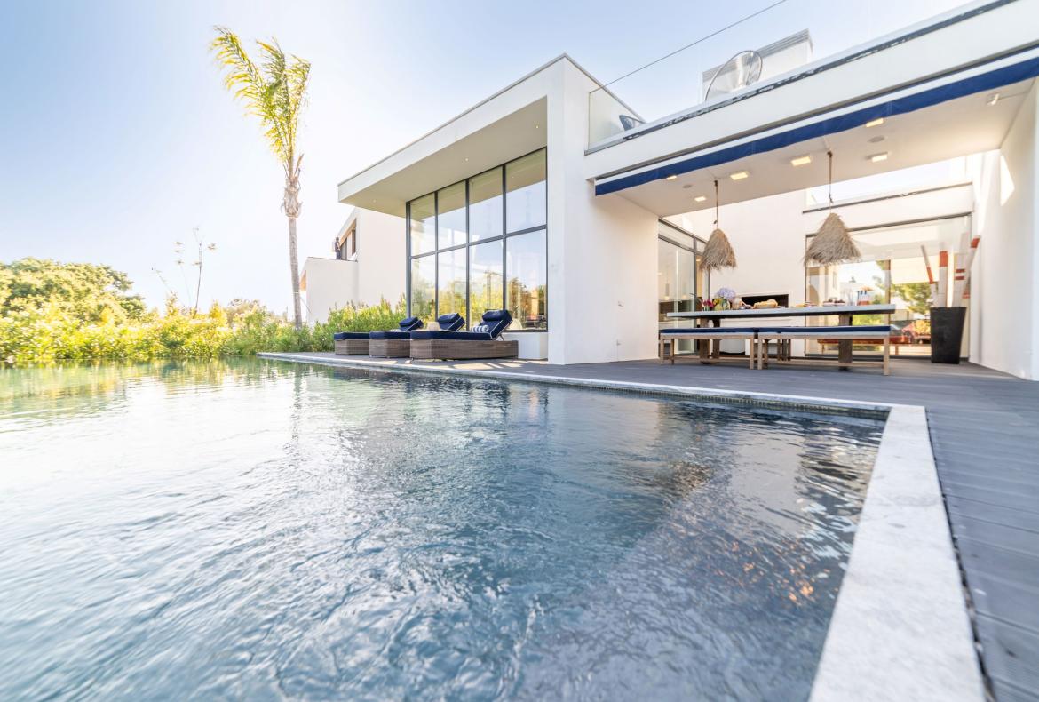 Luxury 5 bedroom holiday villa with private pool in Lisbon & coast Portugal (PV3041)