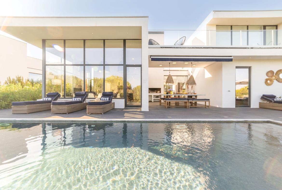 Luxury 5 bedroom holiday villa with private pool in Lisbon & coast Portugal (PV3041)