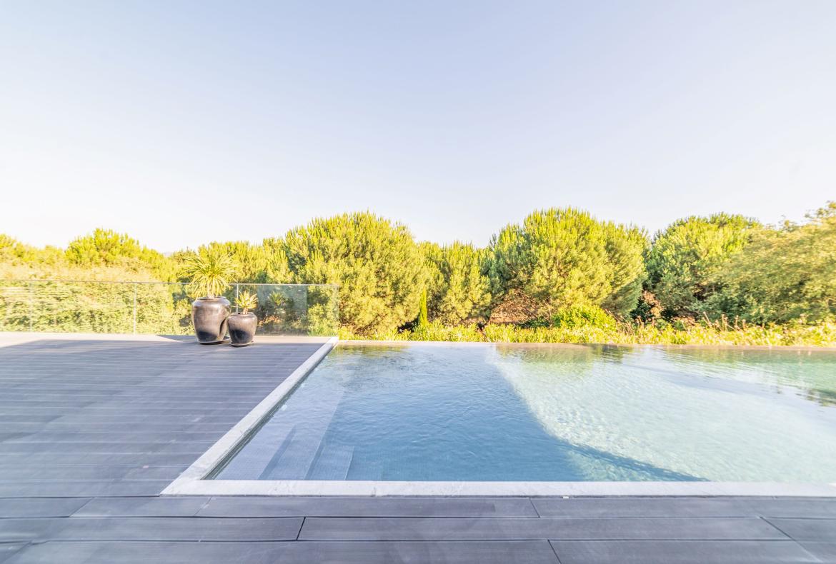 Luxury 5 bedroom holiday villa with private pool in Lisbon & coast Portugal (PV3041)