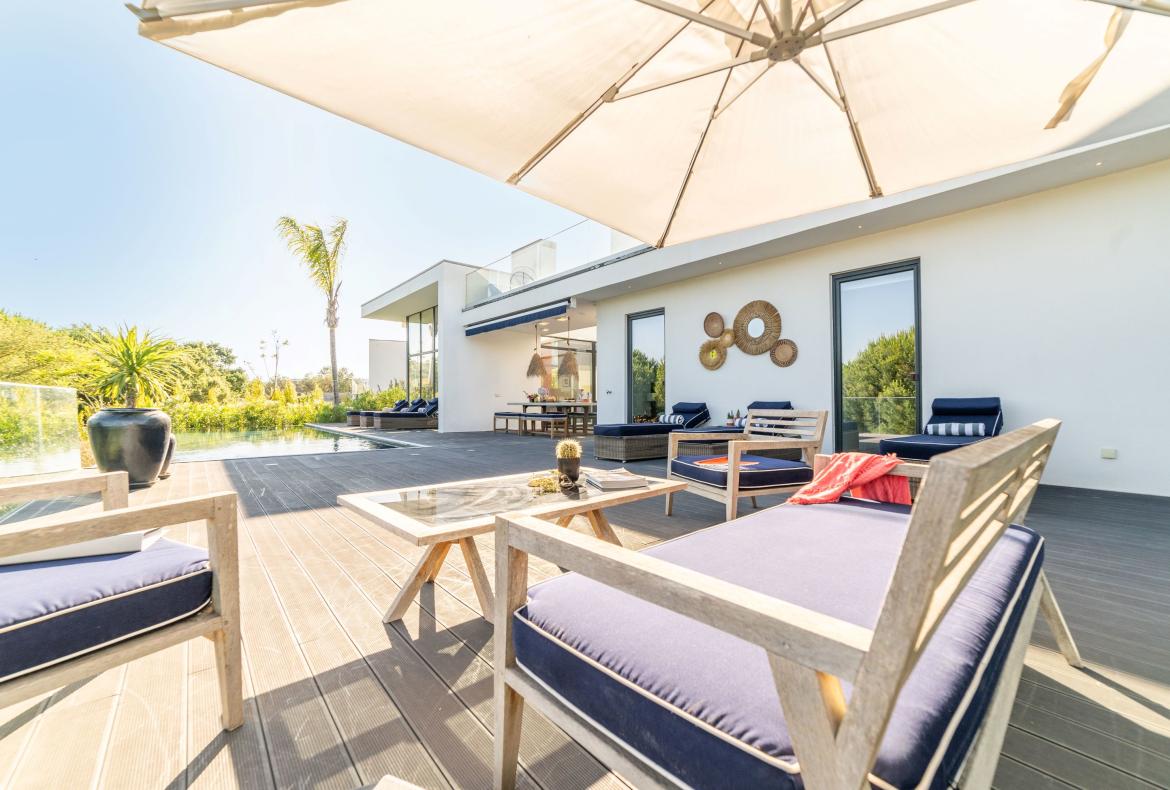 Luxury 5 bedroom holiday villa with private pool in Lisbon & coast Portugal (PV3041)