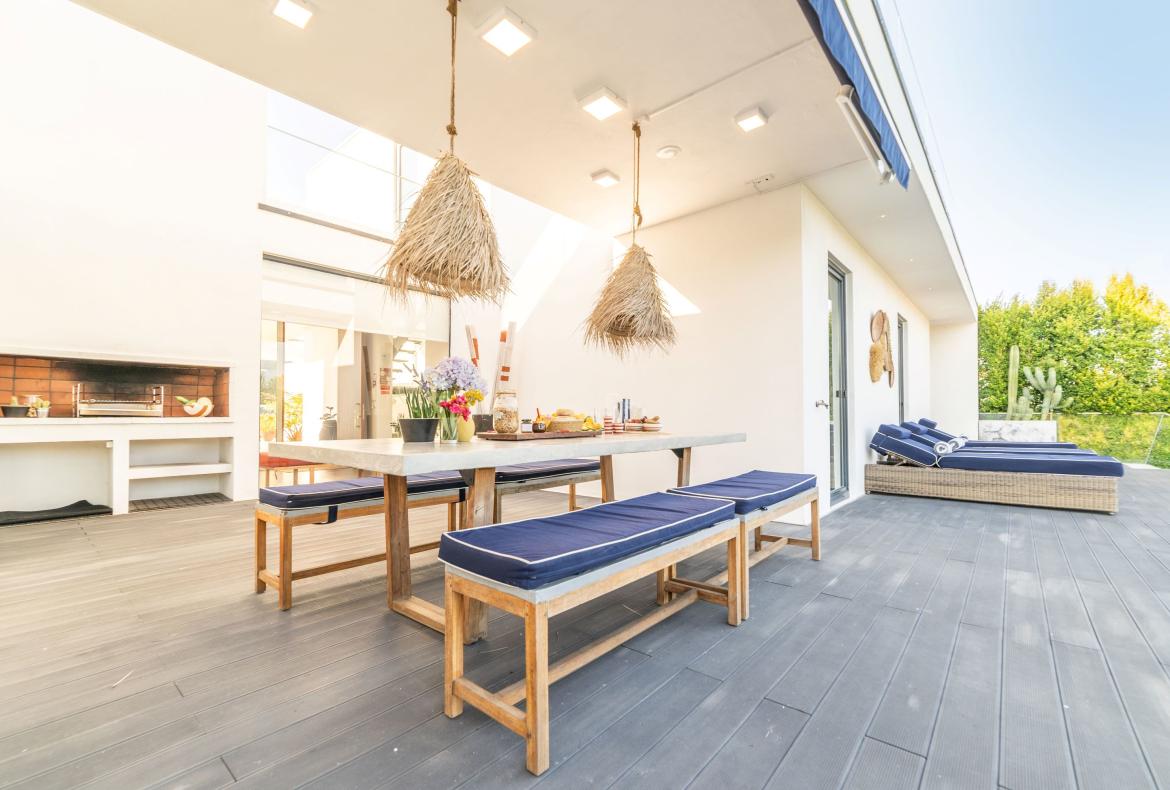 Luxury 5 bedroom holiday villa with private pool in Lisbon & coast Portugal (PV3041)