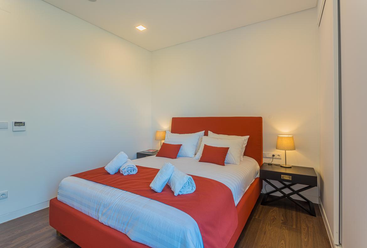 Luxury 5 bedroom holiday villa with private pool in Lisbon & coast Portugal (PV3041)