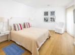 Luxury 5 bedroom holiday villa with private pool in Algarve Portugal (PORTU117PV)