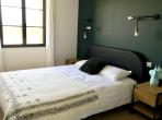 Luxury 6 bedroom holiday villa with private pool in Provence France (PV2995)