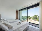 Luxury 5 bedroom holiday villa with private pool in Algarve Portugal (PV2997)