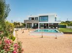 Luxury 5 bedroom holiday villa with private pool in Algarve Portugal (PV2997)