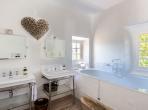 Gorgeous Old Bastide, Beautifully Renovated. Heated Pool. 8 bedrooms, sleeps up to 19 (VALB120)