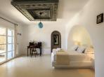 Luxury 4 bedroom holiday villa with private pool in Mykonos Greece (PV822)