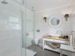 Luxury 6 bedroom holiday villa with private pool in Algarve Portugal (PV2528)