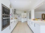 Luxury 6 bedroom holiday villa with private pool in Algarve Portugal (PV2528)