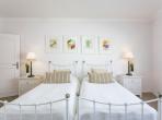 Luxury 6 bedroom holiday villa with private pool in Algarve Portugal (PV2528)
