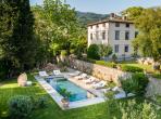 Luxury 11 bedroom holiday villa with private pool in Tuscany Italy (PV3007)