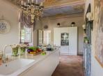 Luxury 11 bedroom holiday villa with private pool in Tuscany Italy (PV3007)