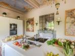 Luxury 11 bedroom holiday villa with private pool in Tuscany Italy (PV3007)