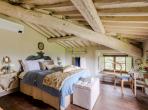 Luxury 11 bedroom holiday villa with private pool in Tuscany Italy (PV3007)