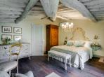 Luxury 11 bedroom holiday villa with private pool in Tuscany Italy (PV3007)