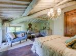 Luxury 11 bedroom holiday villa with private pool in Tuscany Italy (PV3007)