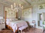 Luxury 11 bedroom holiday villa with private pool in Tuscany Italy (PV3007)