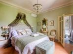 Luxury 11 bedroom holiday villa with private pool in Tuscany Italy (PV3007)
