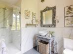 Luxury 11 bedroom holiday villa with private pool in Tuscany Italy (PV3007)