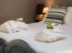 Luxury 4 bedroom holiday villa with private pool in Italian Lakes Italy (PV1002-2)