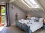 Luxury 4 bedroom holiday villa with private pool in Italian Lakes Italy (PV1002-2)