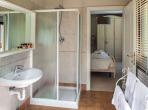 Luxury 4 bedroom holiday villa with private pool in Italian Lakes Italy (PV1002-2)