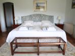 Luxury 6 bedroom holiday villa with private pool in Provence France (PV1599-2)
