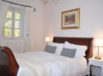 Luxury 6 bedroom holiday villa with private pool in Provence France (PV1599-2)