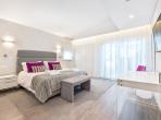 Luxury 4 bedroom holiday villa with private pool in Algarve Portugal (PV1855-2)