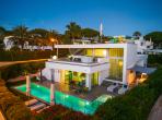 Luxury 4 bedroom holiday villa with private pool in Algarve Portugal (PV1855-2)