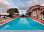Luxury 4 bedroom holiday villa with private pool in Tuscany Italy (PV1869-2)
