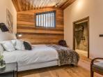 Cosy Nordic hideaway with Jacuzzi and Mont Blanc views. (CHAMX102)