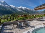 Modern Mountain Escape in Chamonix with Outdoor Jacuzzi & Ski Access (CHAMX103GN)