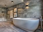Modern Mountain Escape in Chamonix with Outdoor Jacuzzi & Ski Access (CHAMX103GN)