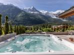 Modern Mountain Escape in Chamonix with Outdoor Jacuzzi & Ski Access (CHAMX103GN)