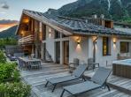 Modern Mountain Escape in Chamonix with Outdoor Jacuzzi & Ski Access (CHAMX103GN)