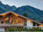 Modern Mountain Escape in Chamonix with Outdoor Jacuzzi & Ski Access (CHAMX103GN)
