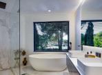Luxury 5 bedroom holiday villa with private pool in Algarve Portugal (PV3011)