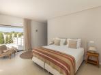 Luxury 4 bedroom holiday villa with private pool in Algarve Portugal (PV3014)