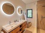 Luxury 4 bedroom holiday villa with private pool in Algarve Portugal (PV3014)