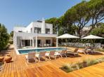 Luxury 4 bedroom holiday villa with private pool in Algarve Portugal (PV3014)